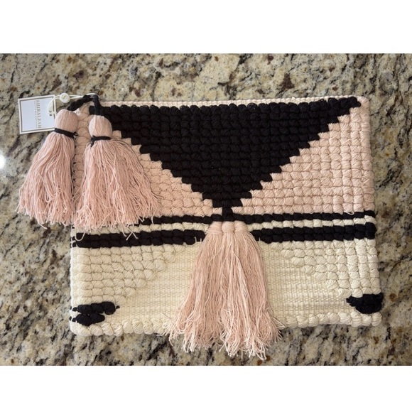 Shiraleah Handbags - Shiraleah-Chicago Clutch